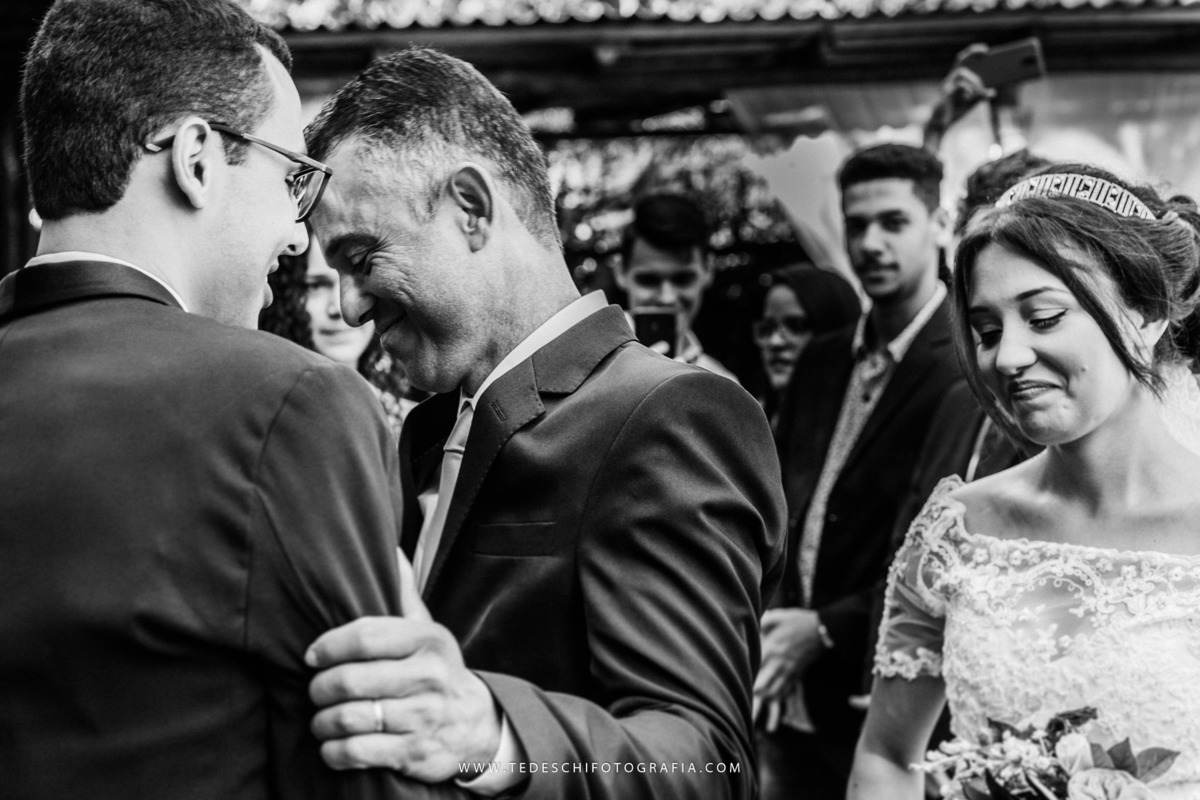 Mairiporã, São Paulo, casamento no campo, Espaço canto das águas, trinity orquestra sinfonica, vestido de noiva, casamento de noiva, buffet para casamentos, matheus maquiador, maquiagem de casamento, aliança, terno de noivo