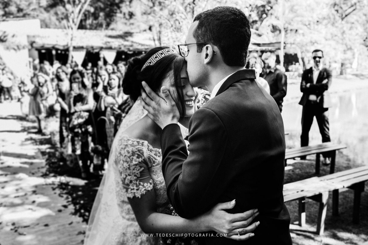 Mairiporã, São Paulo, casamento no campo, Espaço canto das águas, trinity orquestra sinfonica, vestido de noiva, casamento de noiva, buffet para casamentos, matheus maquiador, maquiagem de casamento, aliança, terno de noivo