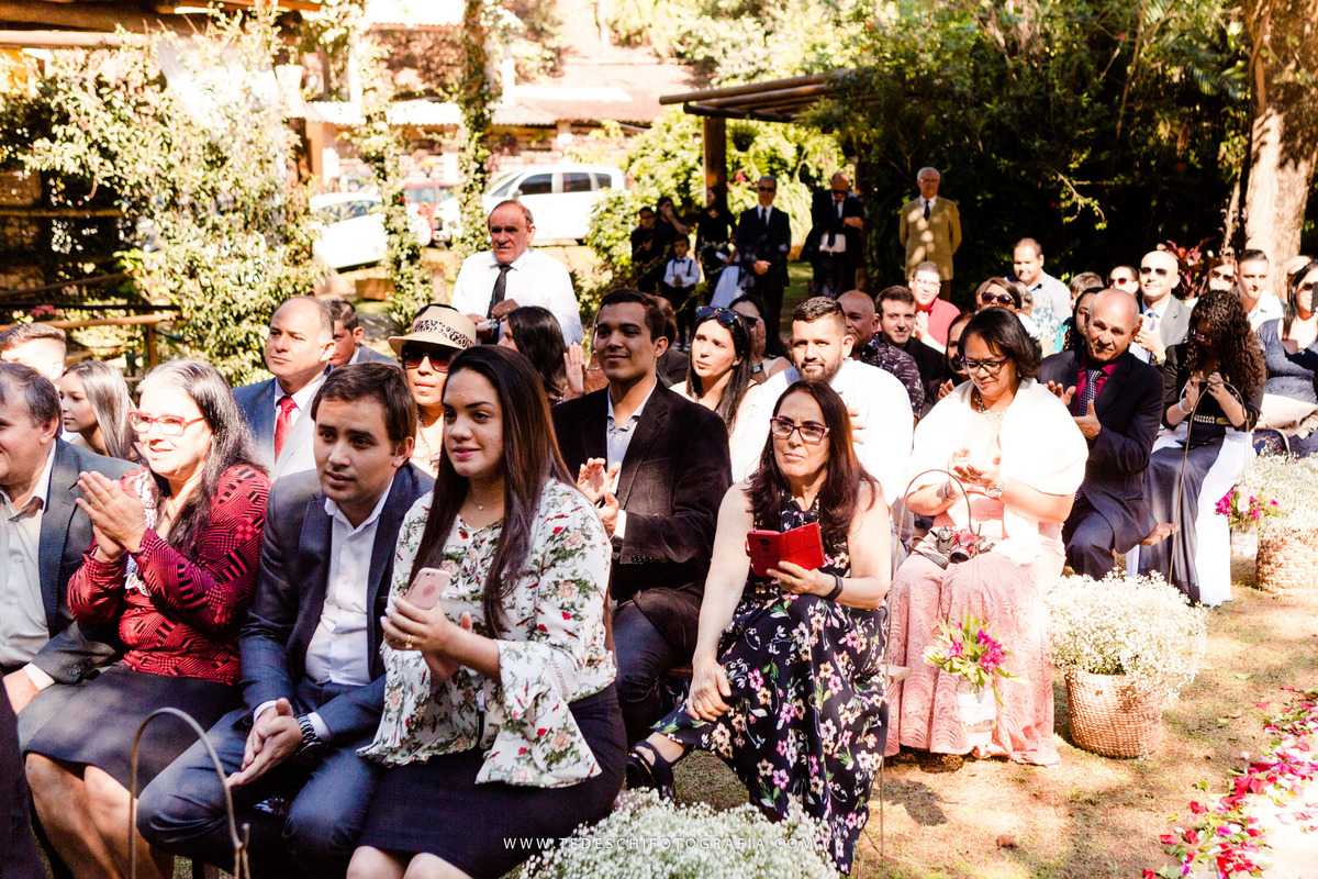 Mairiporã, São Paulo, casamento no campo, Espaço canto das águas, trinity orquestra sinfonica, vestido de noiva, casamento de noiva, buffet para casamentos, matheus maquiador, maquiagem de casamento, aliança, terno de noivo