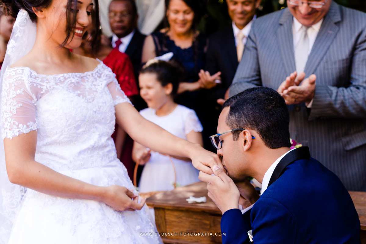 Mairiporã, São Paulo, casamento no campo, Espaço canto das águas, trinity orquestra sinfonica, vestido de noiva, casamento de noiva, buffet para casamentos, matheus maquiador, maquiagem de casamento, aliança, terno de noivo