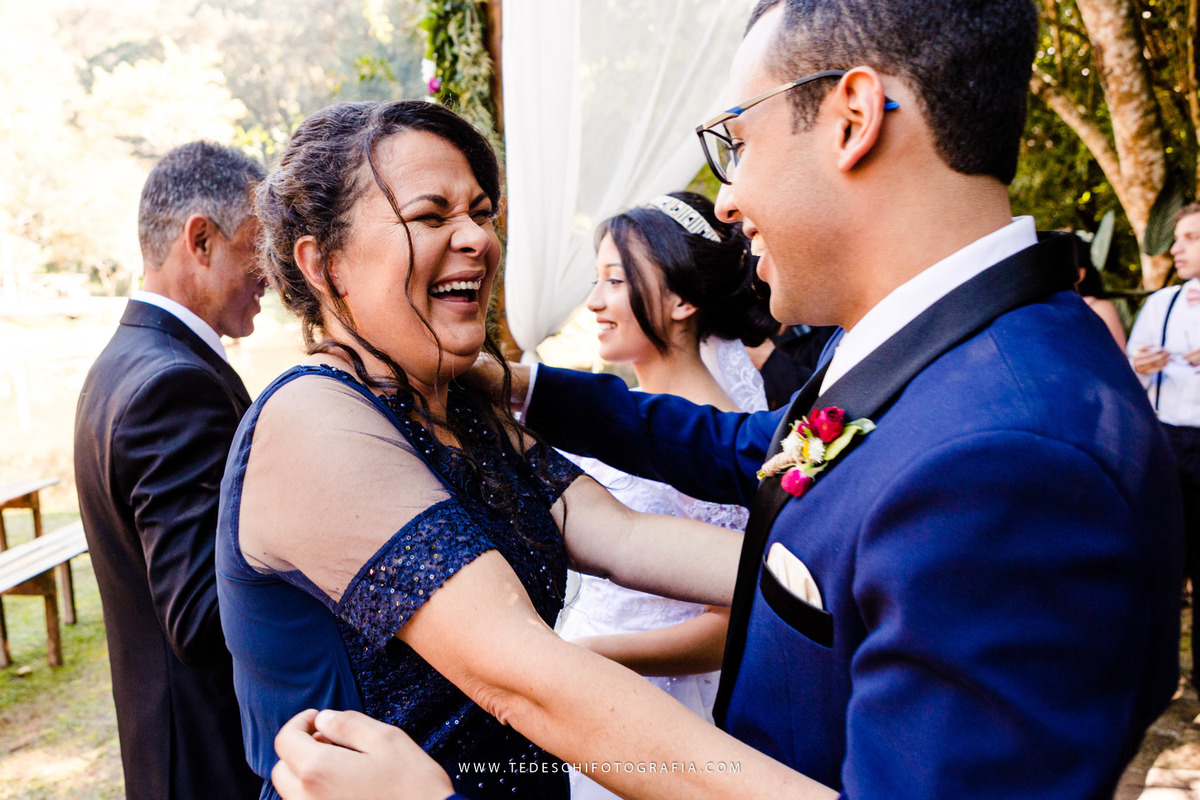 Mairiporã, São Paulo, casamento no campo, Espaço canto das águas, trinity orquestra sinfonica, vestido de noiva, casamento de noiva, buffet para casamentos, matheus maquiador, maquiagem de casamento, aliança, terno de noivo