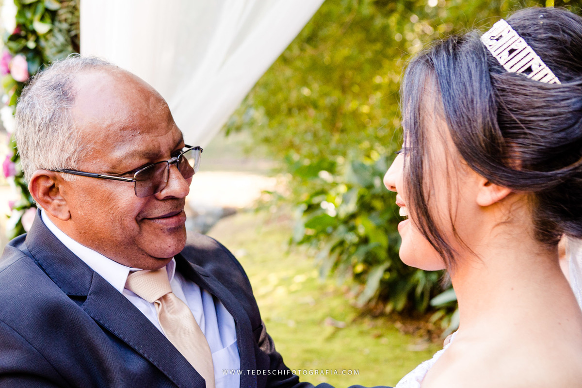 Mairiporã, São Paulo, casamento no campo, Espaço canto das águas, trinity orquestra sinfonica, vestido de noiva, casamento de noiva, buffet para casamentos, matheus maquiador, maquiagem de casamento, aliança, terno de noivo