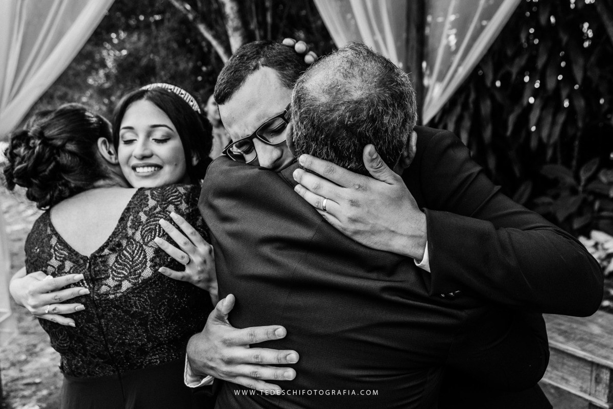 Mairiporã, São Paulo, casamento no campo, Espaço canto das águas, trinity orquestra sinfonica, vestido de noiva, casamento de noiva, buffet para casamentos, matheus maquiador, maquiagem de casamento, aliança, terno de noivo