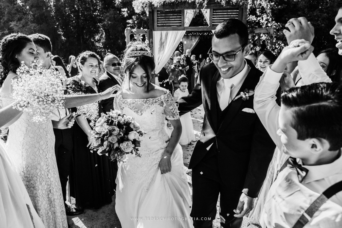 Mairiporã, São Paulo, casamento no campo, Espaço canto das águas, trinity orquestra sinfonica, vestido de noiva, casamento de noiva, buffet para casamentos, matheus maquiador, maquiagem de casamento, aliança, terno de noivo