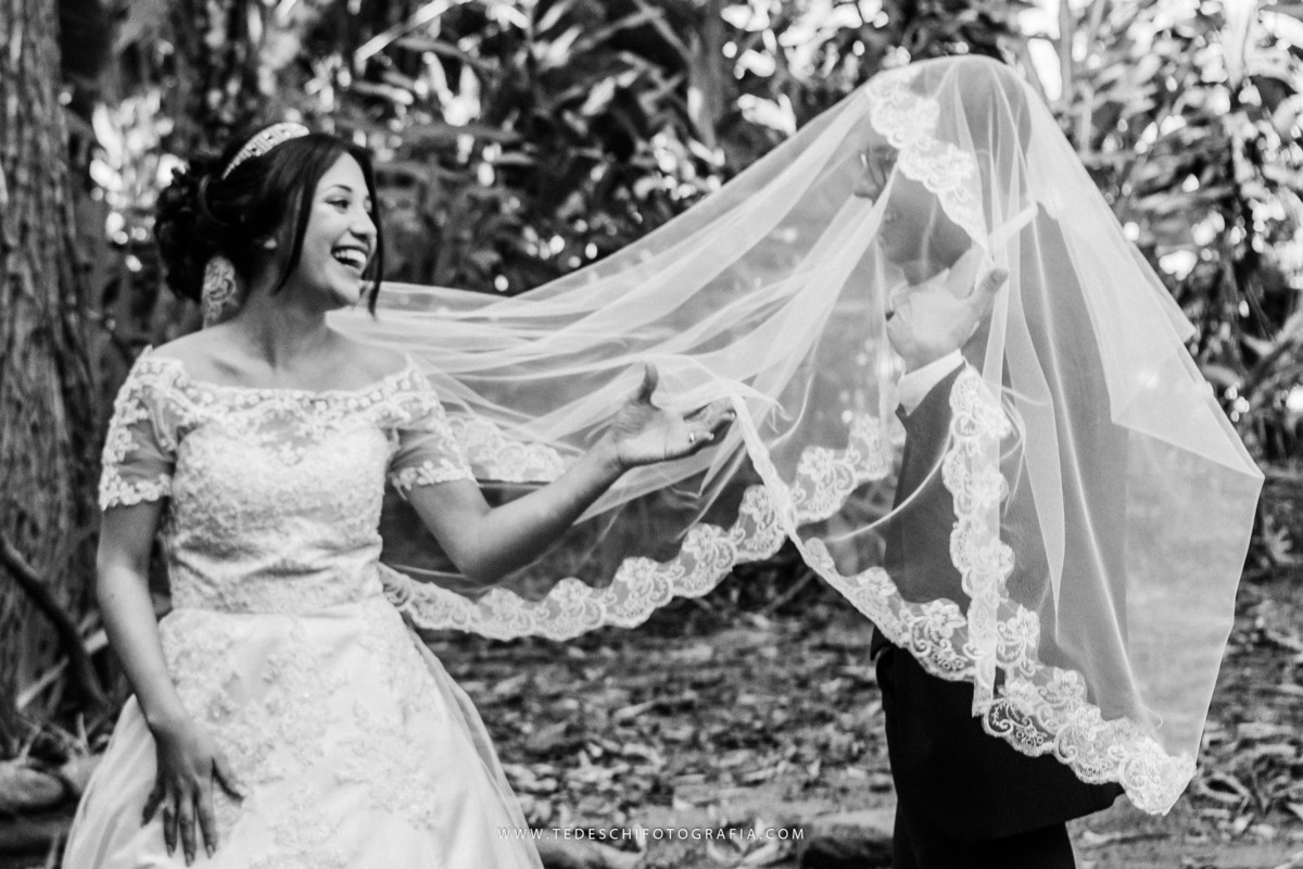 Mairiporã, São Paulo, casamento no campo, Espaço canto das águas, trinity orquestra sinfonica, vestido de noiva, casamento de noiva, buffet para casamentos, matheus maquiador, maquiagem de casamento, aliança, terno de noivo