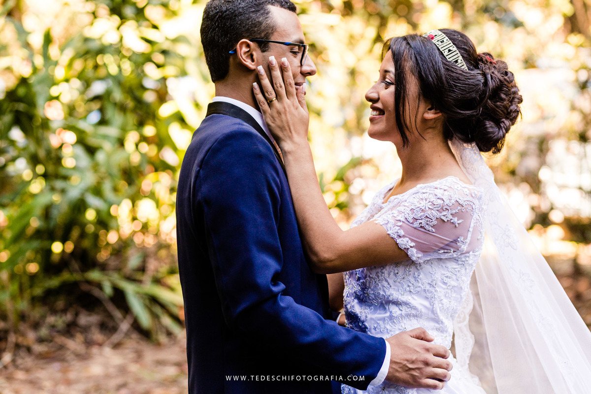 Mairiporã, São Paulo, casamento no campo, Espaço canto das águas, trinity orquestra sinfonica, vestido de noiva, casamento de noiva, buffet para casamentos, matheus maquiador, maquiagem de casamento, aliança, terno de noivo