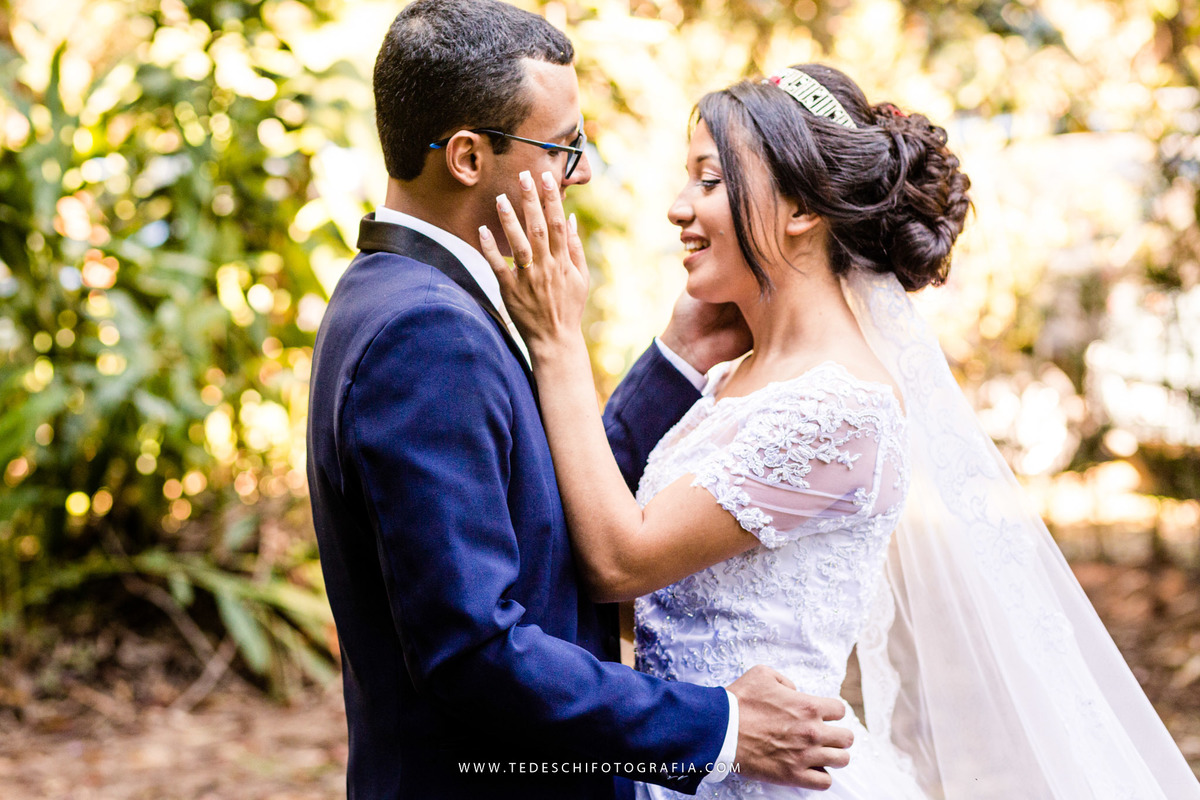 Mairiporã, São Paulo, casamento no campo, Espaço canto das águas, trinity orquestra sinfonica, vestido de noiva, casamento de noiva, buffet para casamentos, matheus maquiador, maquiagem de casamento, aliança, terno de noivo