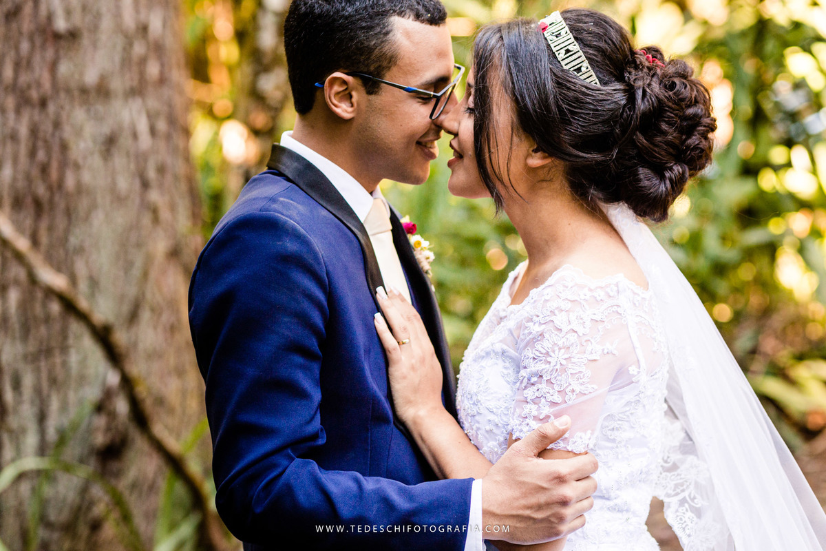 Mairiporã, São Paulo, casamento no campo, Espaço canto das águas, trinity orquestra sinfonica, vestido de noiva, casamento de noiva, buffet para casamentos, matheus maquiador, maquiagem de casamento, aliança, terno de noivo