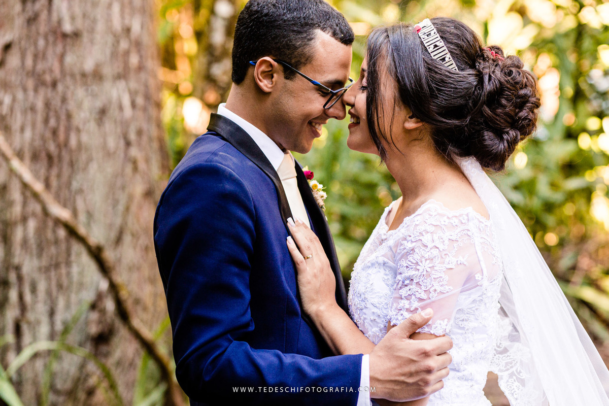 Mairiporã, São Paulo, casamento no campo, Espaço canto das águas, trinity orquestra sinfonica, vestido de noiva, casamento de noiva, buffet para casamentos, matheus maquiador, maquiagem de casamento, aliança, terno de noivo