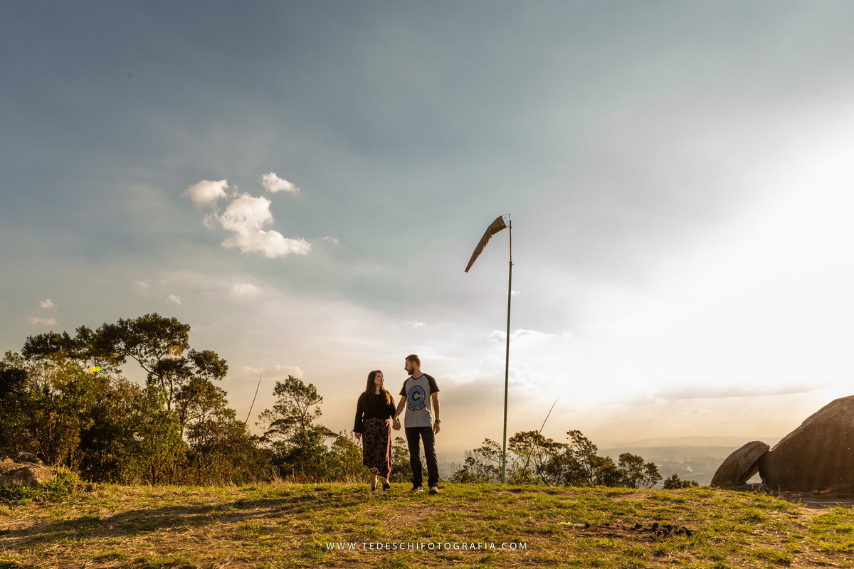 Pico do Urubu, Mogi das Cruzes, São Paulo, ensaio de casal, ensaio no parque, ensaio no pico, asa delta, pedras, por do sol, decoração de casamento, casamento no pico do urubu, ensaio no pico, pre wedding 