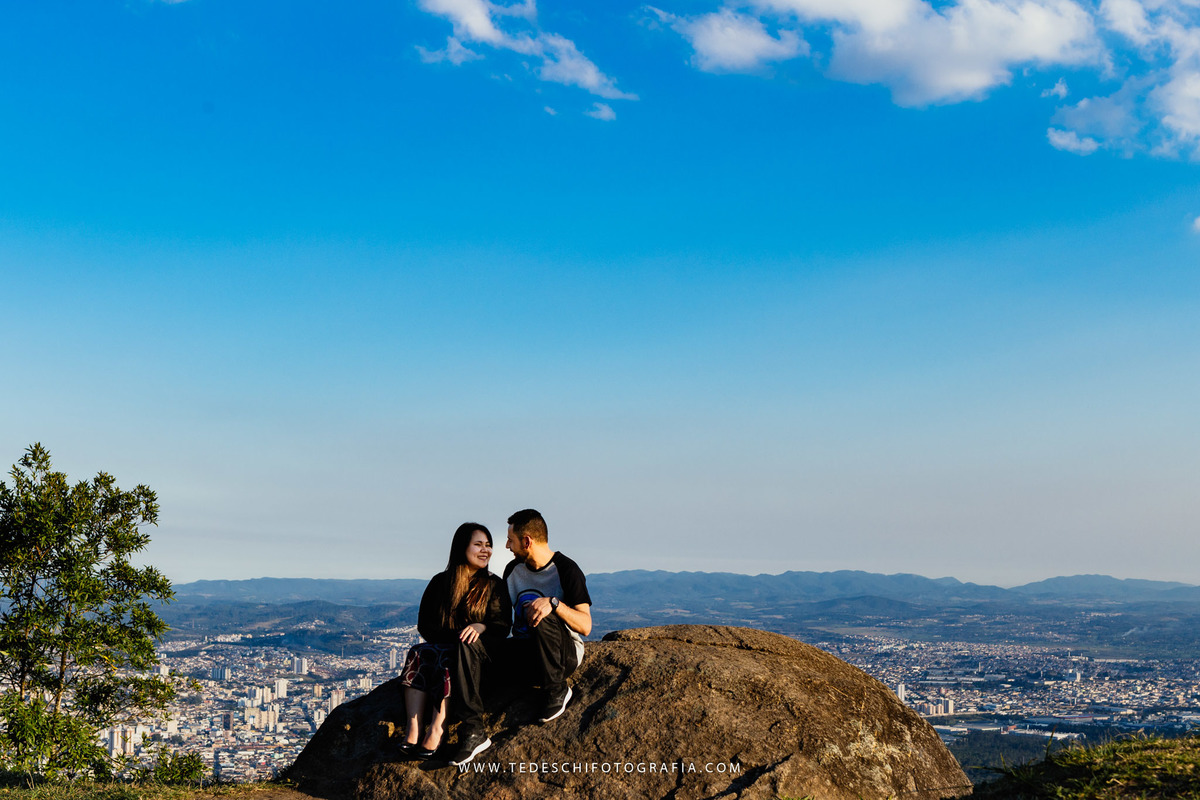 Pico do Urubu, Mogi das Cruzes, São Paulo, ensaio de casal, ensaio no parque, ensaio no pico, asa delta, pedras, por do sol, decoração de casamento, casamento no pico do urubu, ensaio no pico, pre wedding 
