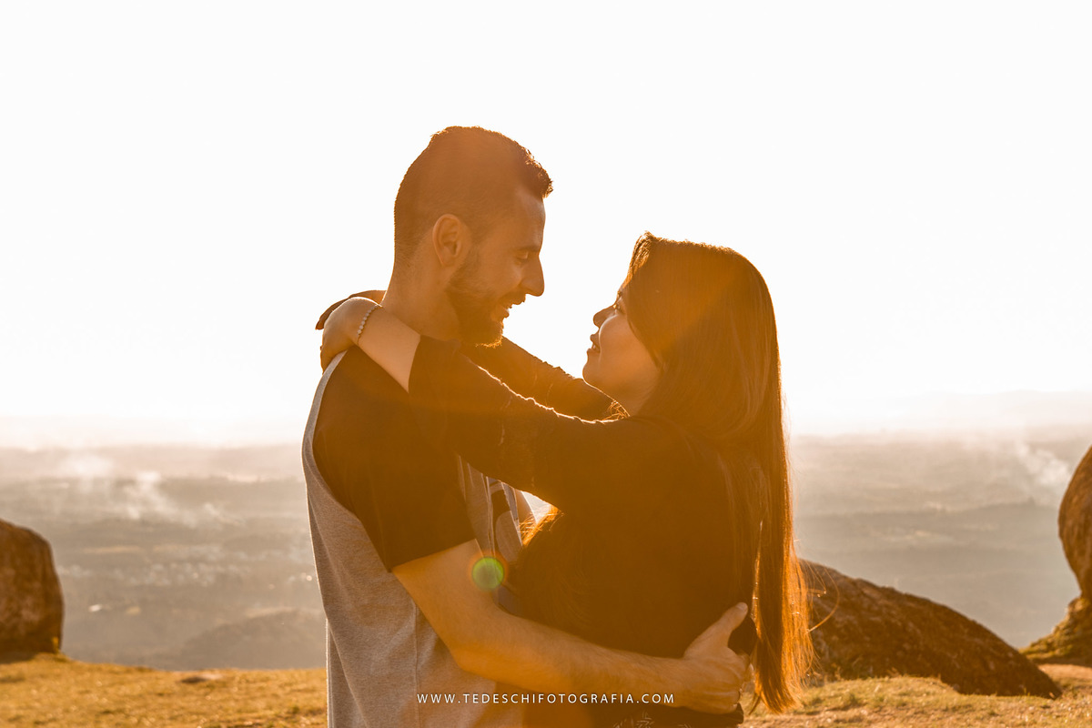 Pico do Urubu, Mogi das Cruzes, São Paulo, ensaio de casal, ensaio no parque, ensaio no pico, asa delta, pedras, por do sol, decoração de casamento, casamento no pico do urubu, ensaio no pico, pre wedding 