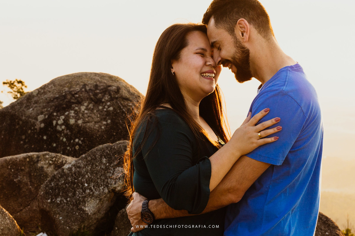Pico do Urubu, Mogi das Cruzes, São Paulo, ensaio de casal, ensaio no parque, ensaio no pico, asa delta, pedras, por do sol, decoração de casamento, casamento no pico do urubu, ensaio no pico, pre wedding 