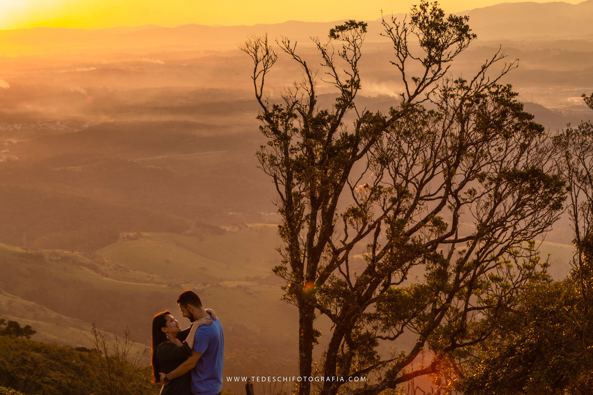Pico do Urubu, Mogi das Cruzes, São Paulo, ensaio de casal, ensaio no parque, ensaio no pico, asa delta, pedras, por do sol, decoração de casamento, casamento no pico do urubu, ensaio no pico, pre wedding 
