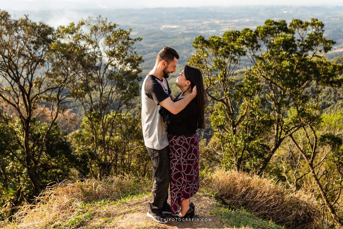 Pico do Urubu, Mogi das Cruzes, São Paulo, ensaio de casal, ensaio no parque, ensaio no pico, asa delta, pedras, por do sol, decoração de casamento, casamento no pico do urubu, ensaio no pico, pre wedding 