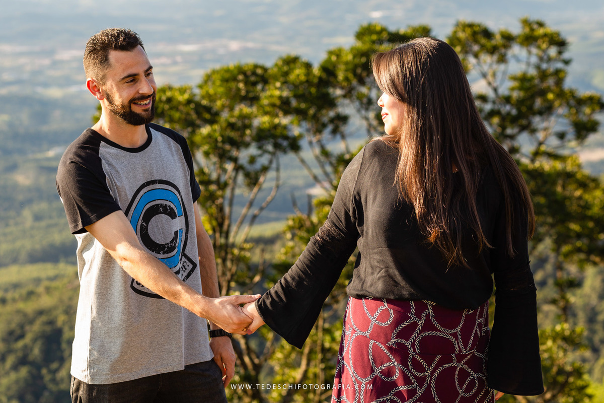 Pico do Urubu, Mogi das Cruzes, São Paulo, ensaio de casal, ensaio no parque, ensaio no pico, asa delta, pedras, por do sol, decoração de casamento, casamento no pico do urubu, ensaio no pico, pre wedding 