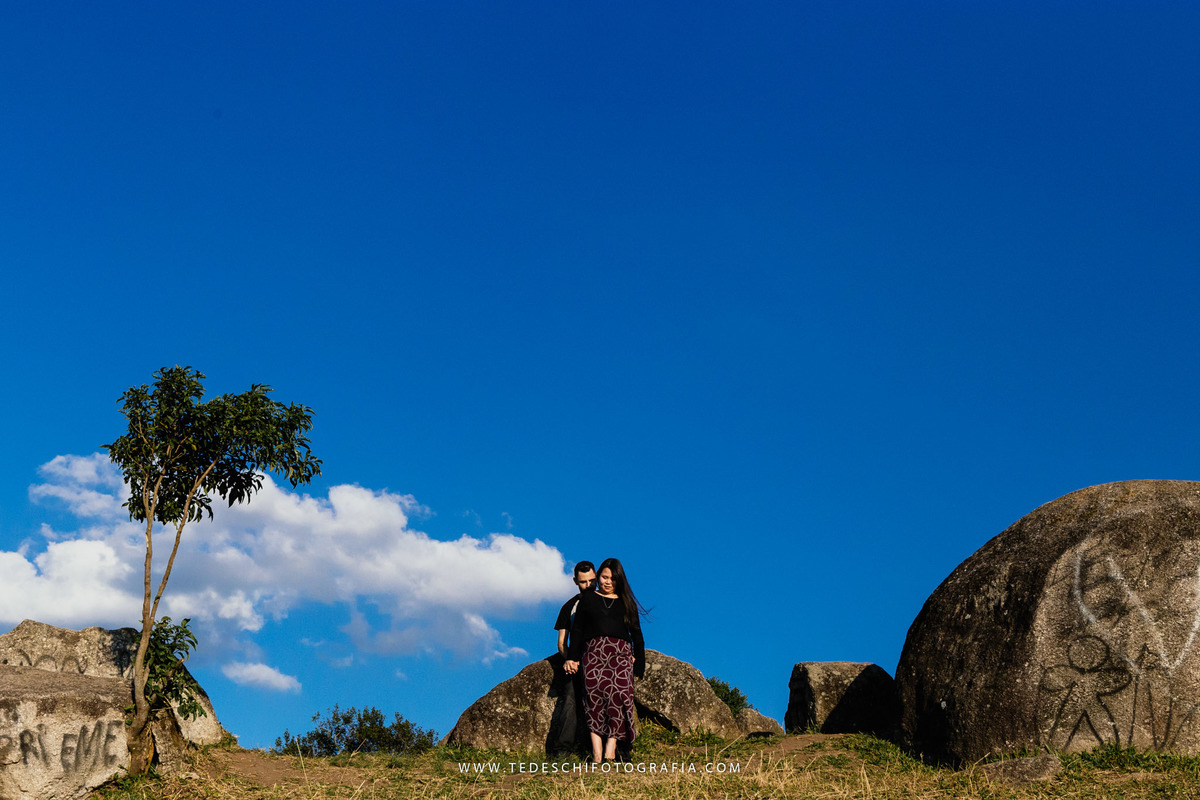 Pico do Urubu, Mogi das Cruzes, São Paulo, ensaio de casal, ensaio no parque, ensaio no pico, asa delta, pedras, por do sol, decoração de casamento, casamento no pico do urubu, ensaio no pico, pre wedding 