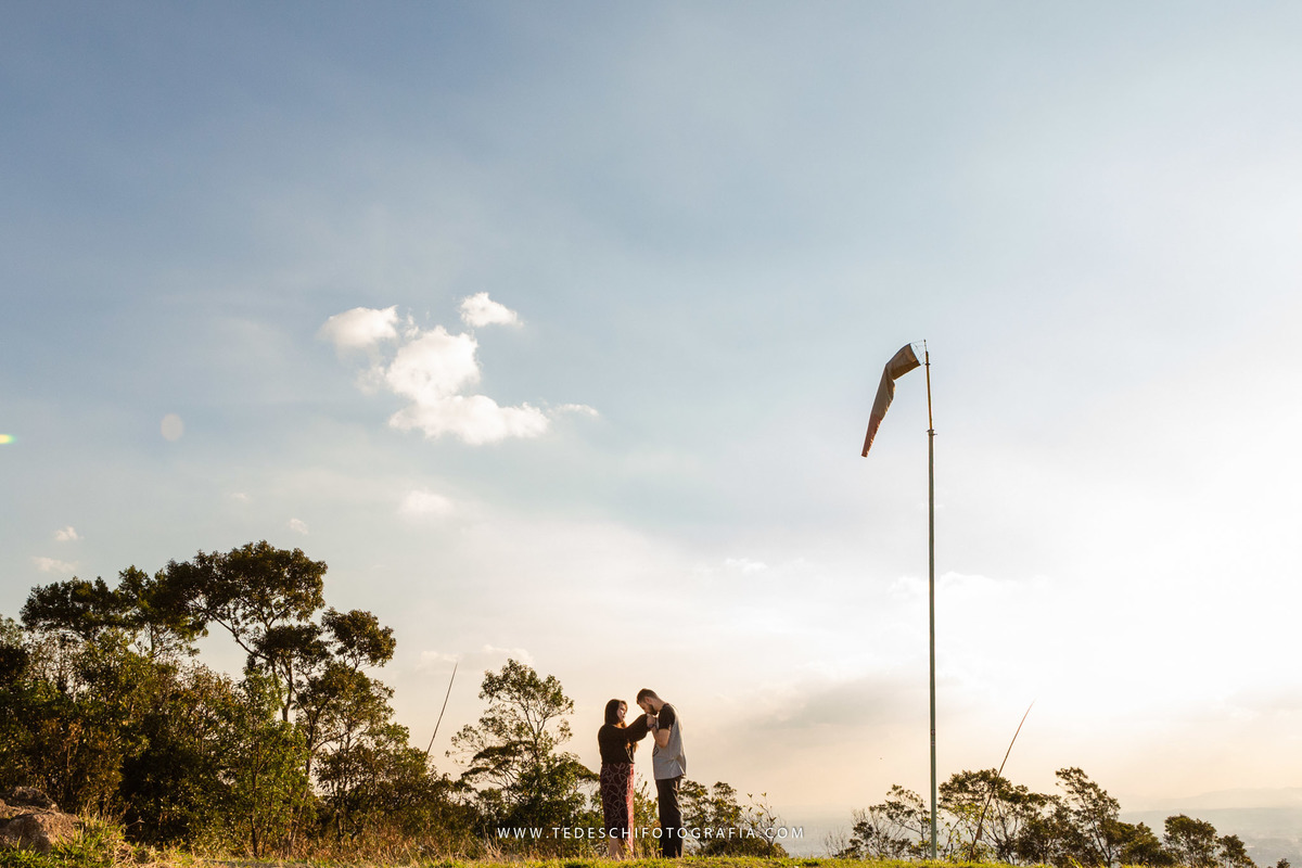 Pico do Urubu, Mogi das Cruzes, São Paulo, ensaio de casal, ensaio no parque, ensaio no pico, asa delta, pedras, por do sol, decoração de casamento, casamento no pico do urubu, ensaio no pico, pre wedding 