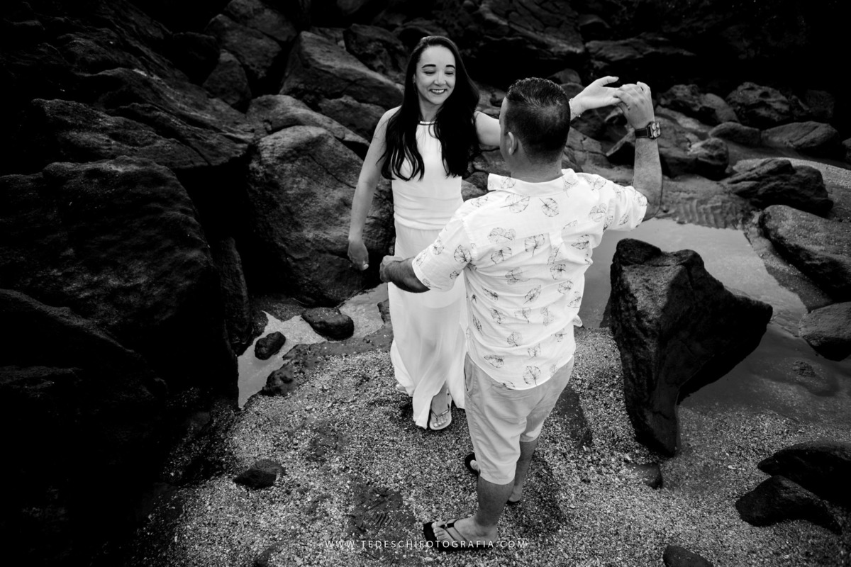 Ensaio praia, guarujá, são paulo, ensaio no nascer do sol, ensaio de casal, ensaio pre casamento, ensaio de casamento, casamento mogi das cruzes, casamento alto tietê, decoração de casamento, azul do ceú