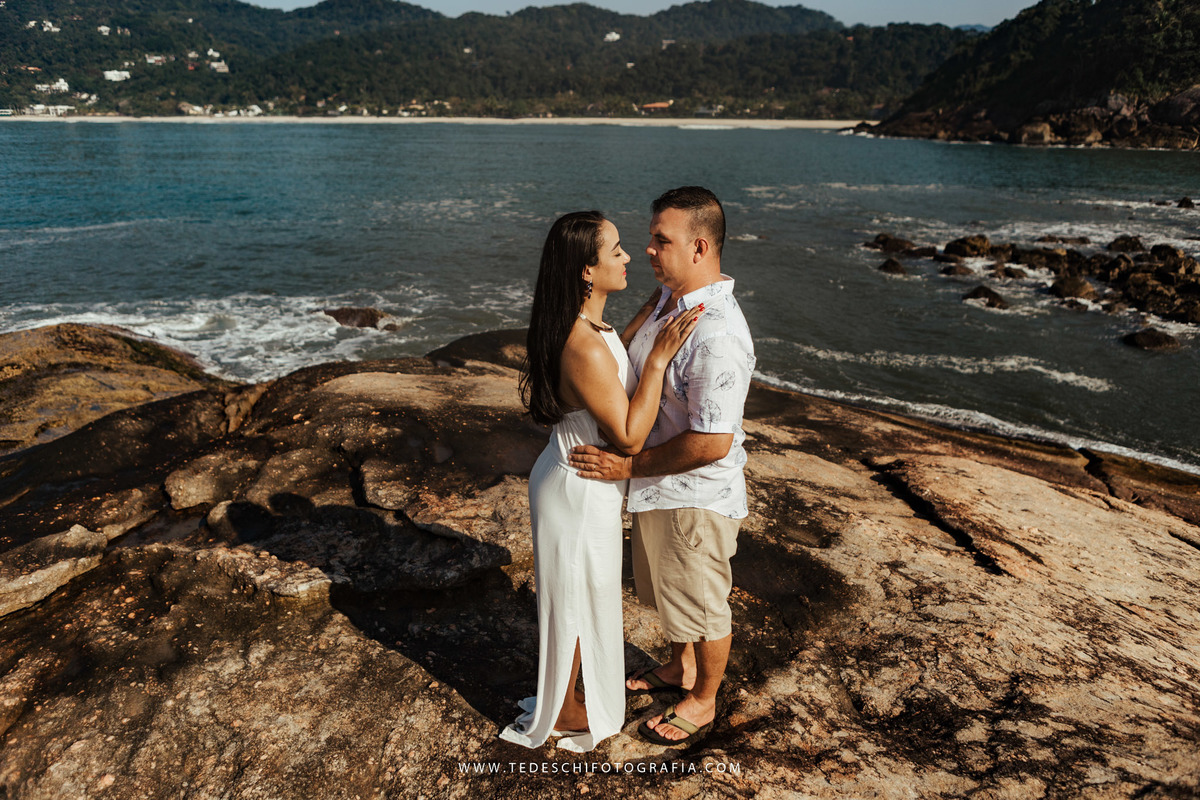 Ensaio praia, guarujá, são paulo, ensaio no nascer do sol, ensaio de casal, ensaio pre casamento, ensaio de casamento, casamento mogi das cruzes, casamento alto tietê, decoração de casamento, azul do ceú