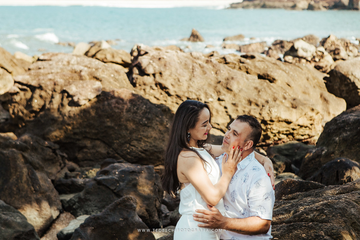 Ensaio praia, guarujá, são paulo, ensaio no nascer do sol, ensaio de casal, ensaio pre casamento, ensaio de casamento, casamento mogi das cruzes, casamento alto tietê, decoração de casamento, azul do ceú