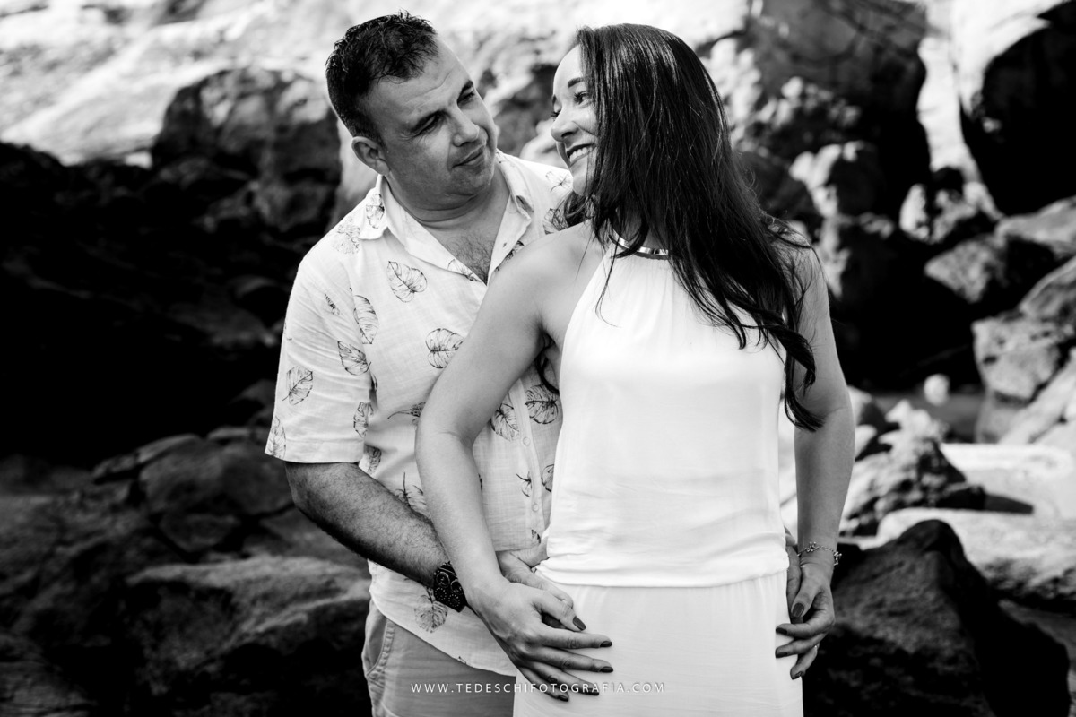 Ensaio praia, guarujá, são paulo, ensaio no nascer do sol, ensaio de casal, ensaio pre casamento, ensaio de casamento, casamento mogi das cruzes, casamento alto tietê, decoração de casamento, azul do ceú