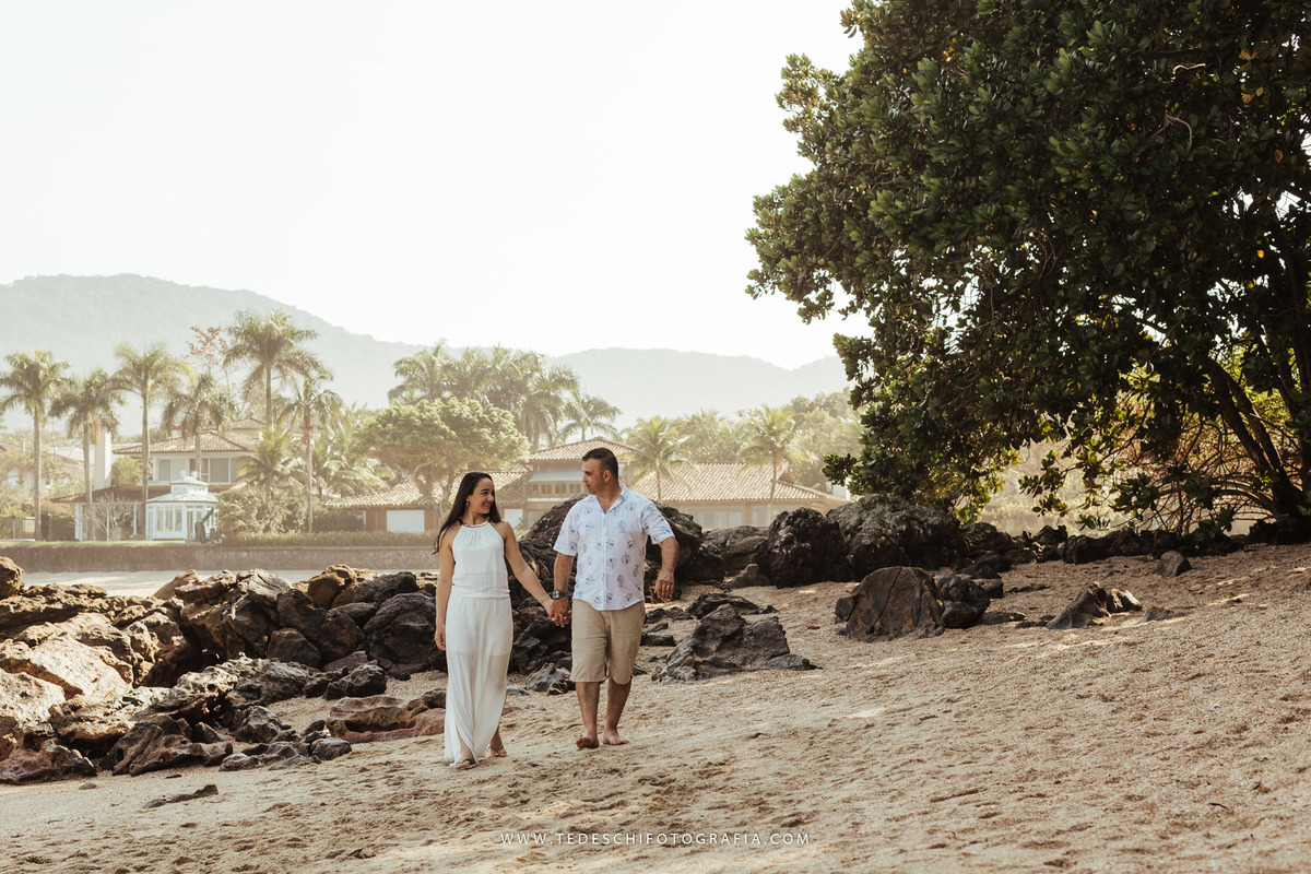 Ensaio praia, guarujá, são paulo, ensaio no nascer do sol, ensaio de casal, ensaio pre casamento, ensaio de casamento, casamento mogi das cruzes, casamento alto tietê, decoração de casamento, azul do ceú