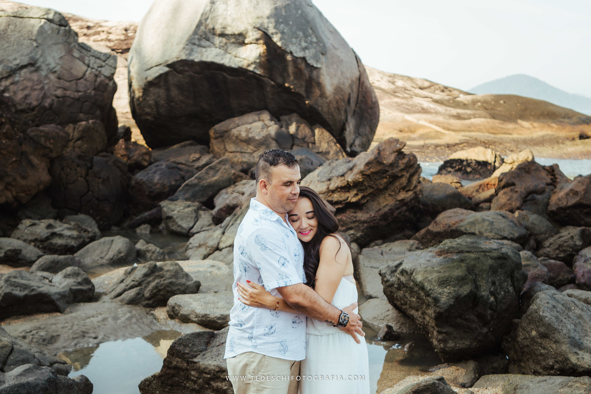 Ensaio praia, guarujá, são paulo, ensaio no nascer do sol, ensaio de casal, ensaio pre casamento, ensaio de casamento, casamento mogi das cruzes, casamento alto tietê, decoração de casamento, azul do ceú