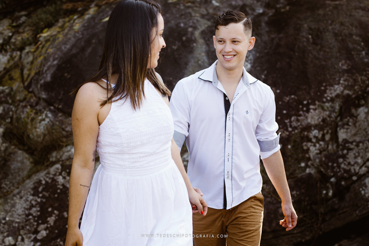 Ensaio praia, guarujá, são paulo, ensaio no nascer do sol, ensaio de casal, ensaio pre casamento, ensaio de casamento, casamento mogi das cruzes, casamento alto tietê, decoração de casamento, azul do ceú