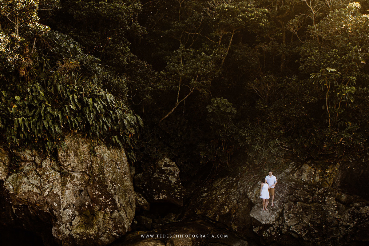 Ensaio praia, guarujá, são paulo, ensaio no nascer do sol, ensaio de casal, ensaio pre casamento, ensaio de casamento, casamento mogi das cruzes, casamento alto tietê, decoração de casamento, azul do ceú