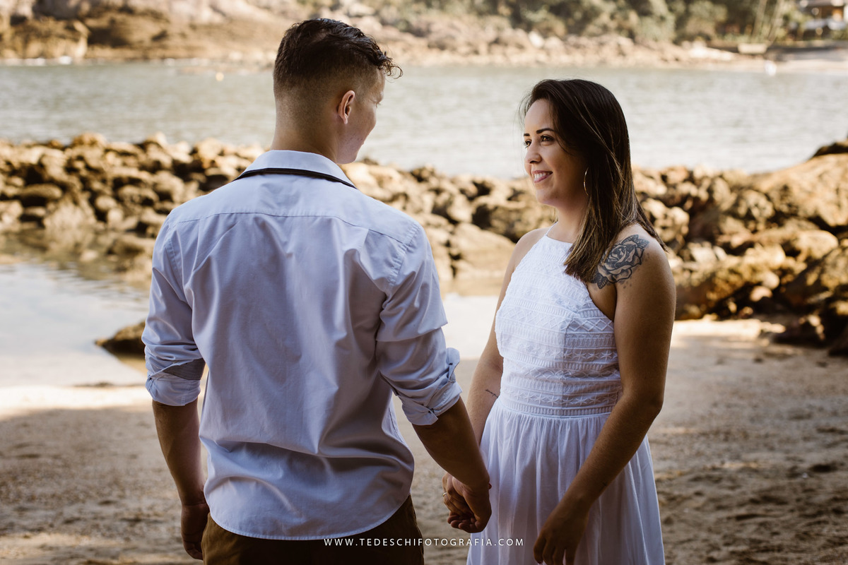 Ensaio praia, guarujá, são paulo, ensaio no nascer do sol, ensaio de casal, ensaio pre casamento, ensaio de casamento, casamento mogi das cruzes, casamento alto tietê, decoração de casamento, azul do ceú