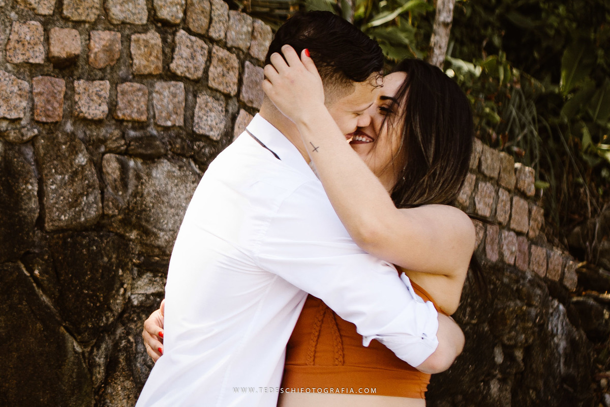 Ensaio praia, guarujá, são paulo, ensaio no nascer do sol, ensaio de casal, ensaio pre casamento, ensaio de casamento, casamento mogi das cruzes, casamento alto tietê, decoração de casamento, azul do ceú