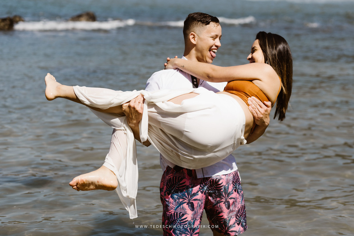 Ensaio praia, guarujá, são paulo, ensaio no nascer do sol, ensaio de casal, ensaio pre casamento, ensaio de casamento, casamento mogi das cruzes, casamento alto tietê, decoração de casamento, azul do ceú