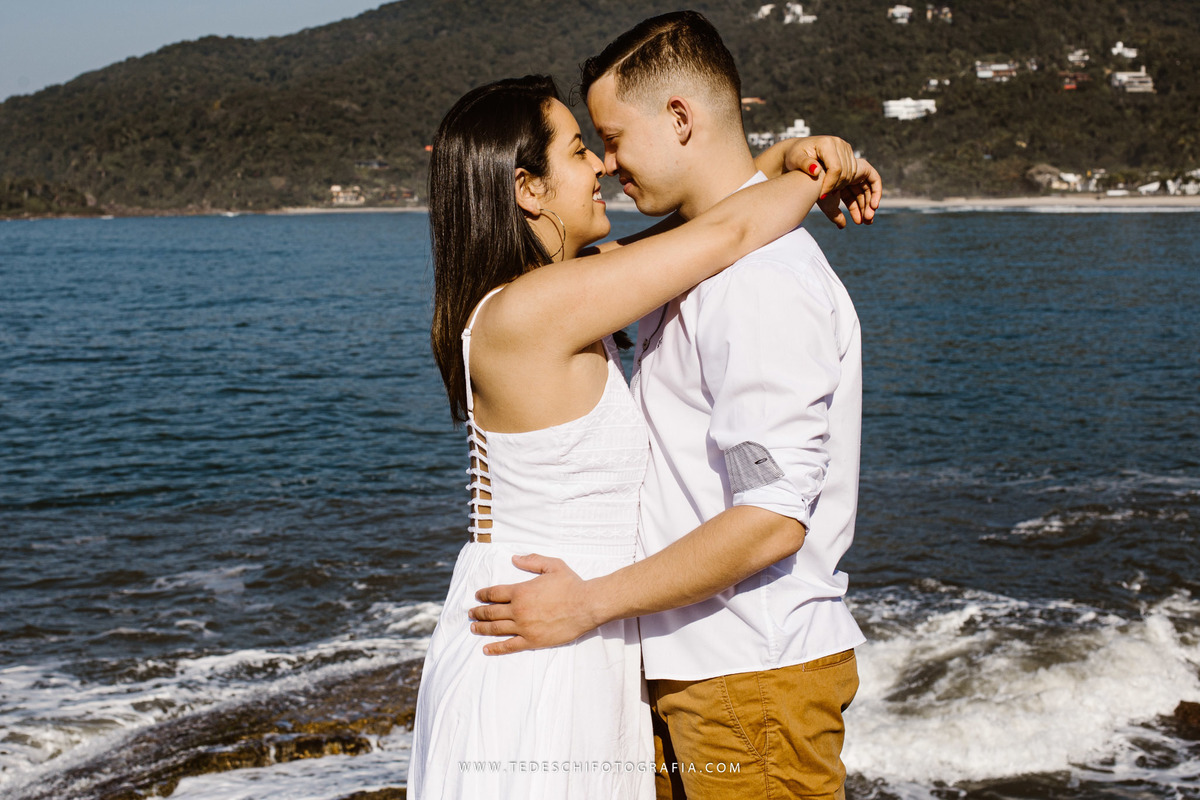 Ensaio praia, guarujá, são paulo, ensaio no nascer do sol, ensaio de casal, ensaio pre casamento, ensaio de casamento, casamento mogi das cruzes, casamento alto tietê, decoração de casamento, azul do ceú