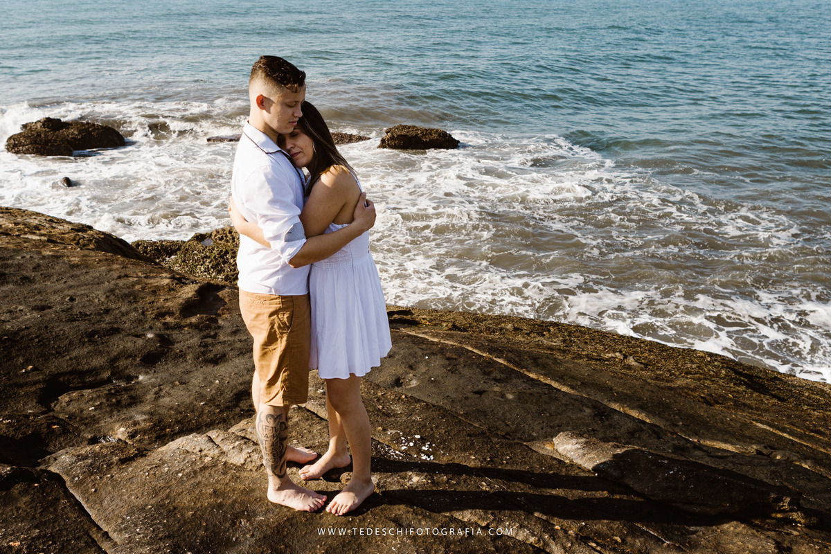 Ensaio praia, guarujá, são paulo, ensaio no nascer do sol, ensaio de casal, ensaio pre casamento, ensaio de casamento, casamento mogi das cruzes, casamento alto tietê, decoração de casamento, azul do ceú