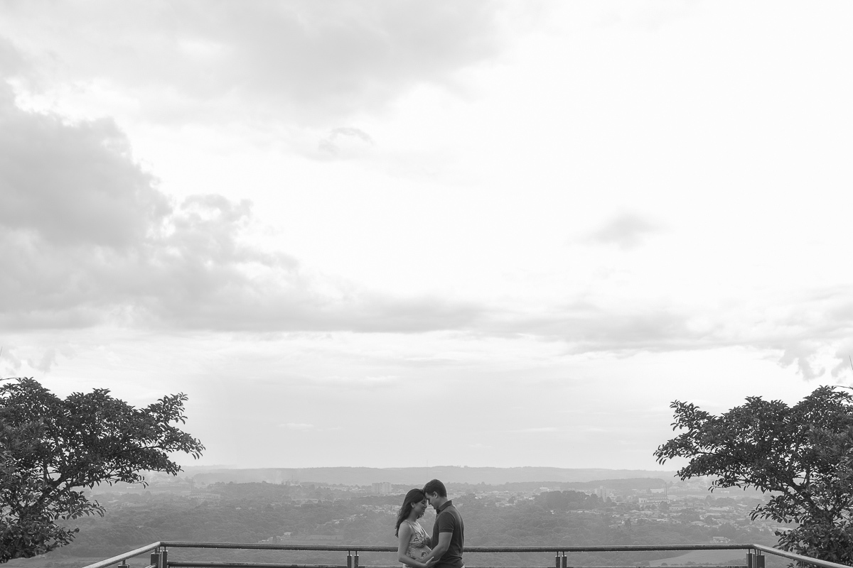 nte da Lilian e Alex com Gustavo Sousa fotografia em Curitiba. Book em externa Morro do monge casal