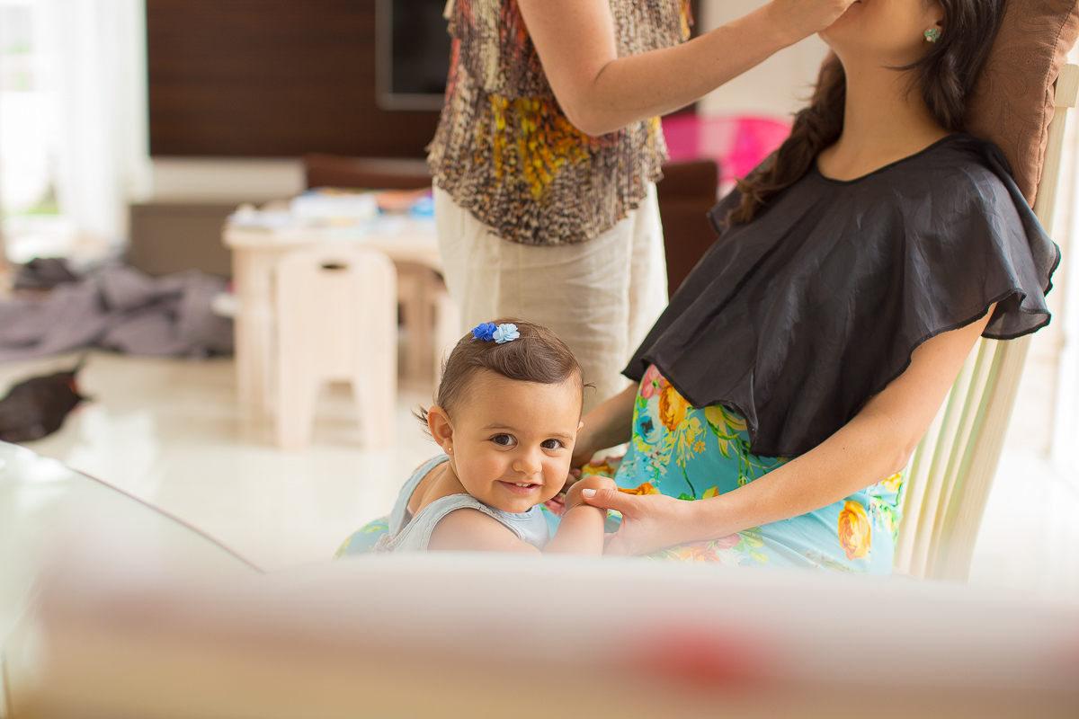 Ensaio gestante da Lilian e Alex com Gustavo Sousa fotografia em Curitiba. Book em externa. Parada para maquiagem. 