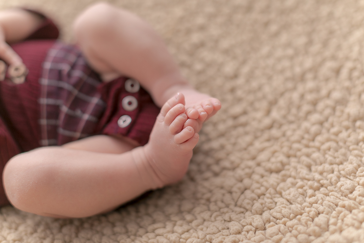 Foto feita no estúdio Gustavo Sousa Newborn em Curitiba. Detalhe dos pezinhos (pés)