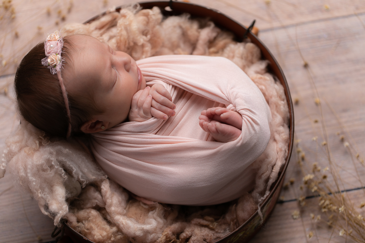 Ensaio newborn gustavo sousa fotografia em curitiba. Produção clean. 