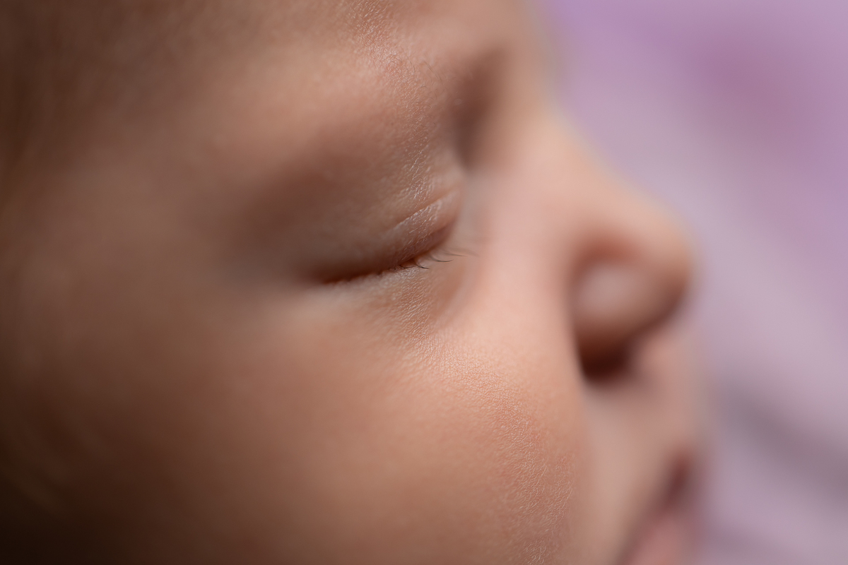 Ensaio newborn gustavo sousa fotografia em curitiba. detalhes olhos