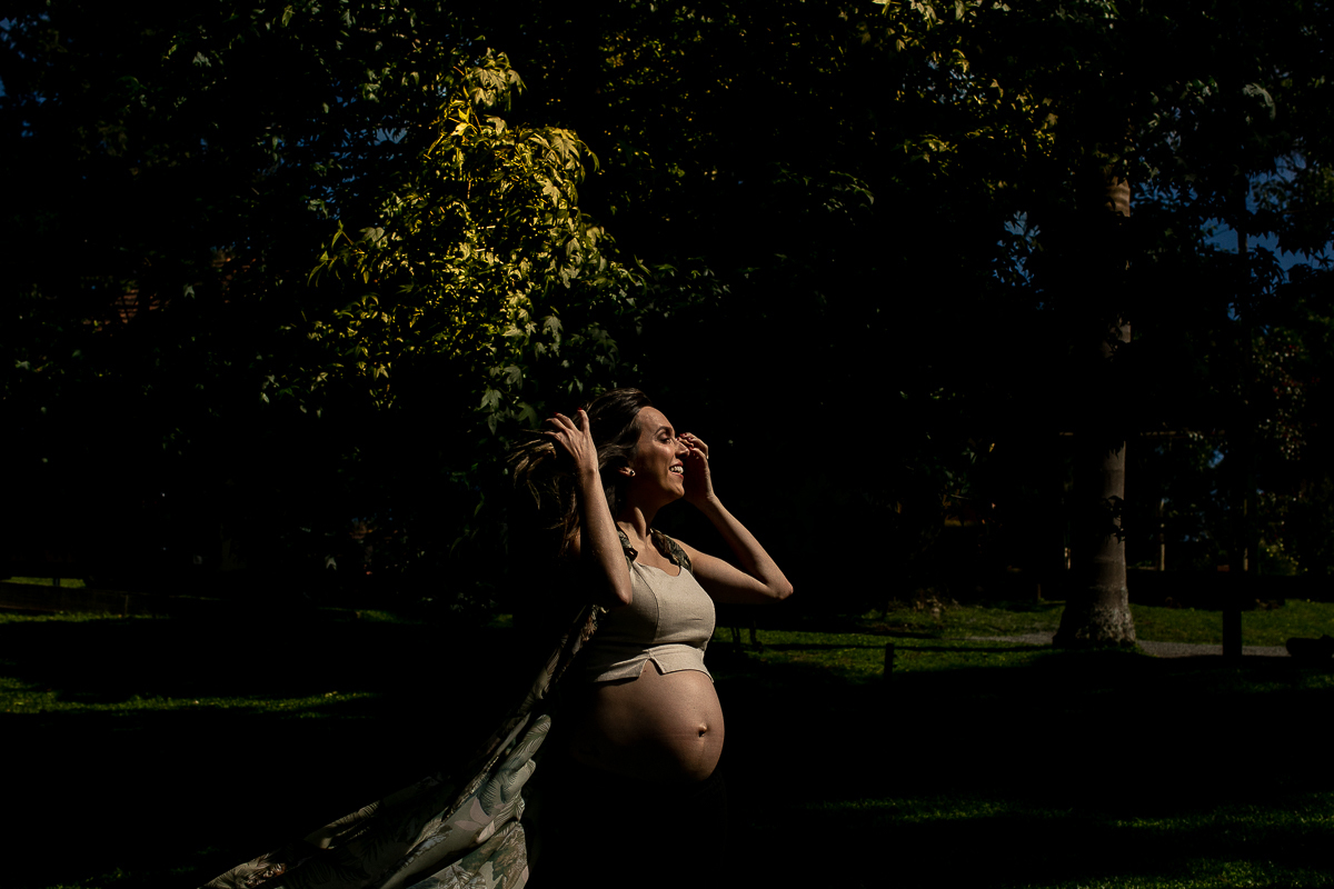 Gustavo Sousa fotografia em ensaio família e gestante na fazenda e haras perto de Curitiba. Gestante plena. 