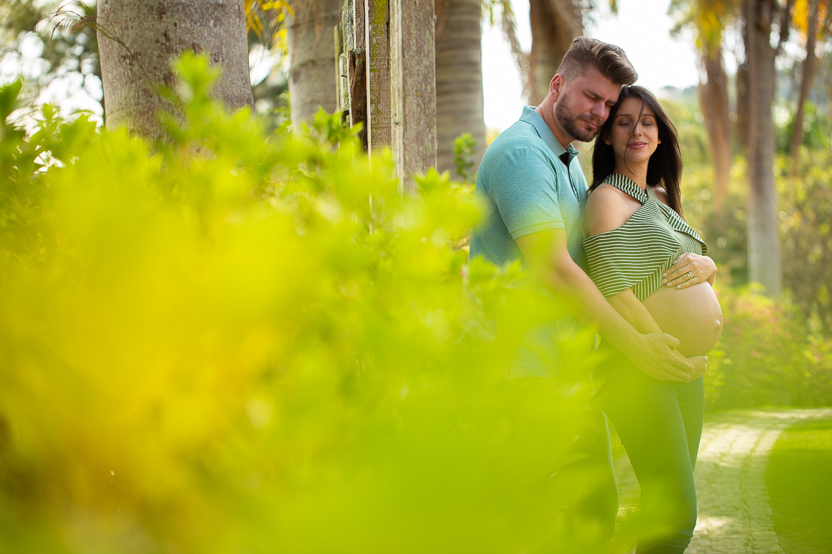 ensaio e book gestante feita por Gustavo Sousa fotografia em Curitiba. Casal Juntos