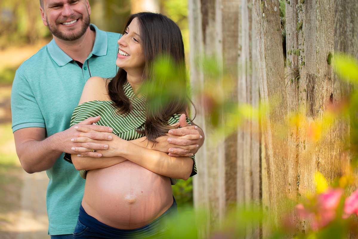 ensaio e book gestante feita por Gustavo Sousa fotografia em Curitiba. Casal Juntos