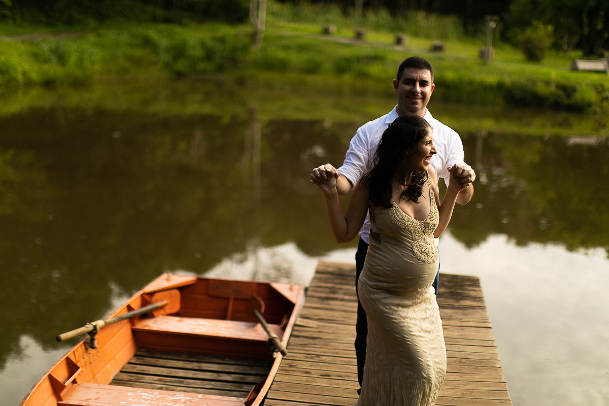 Gustavo Sousa Fotografia em um ensaio gestante na região de Curitiba. Ensaio ao ar livre feito com muito amor e carinho. 