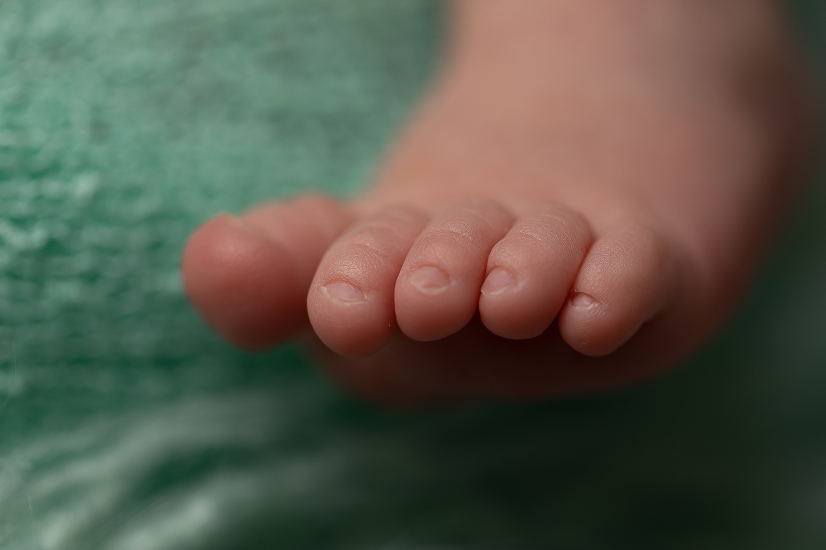 gustavo sousa fotografia ensaio newborn curitiba. Detalhe do pé