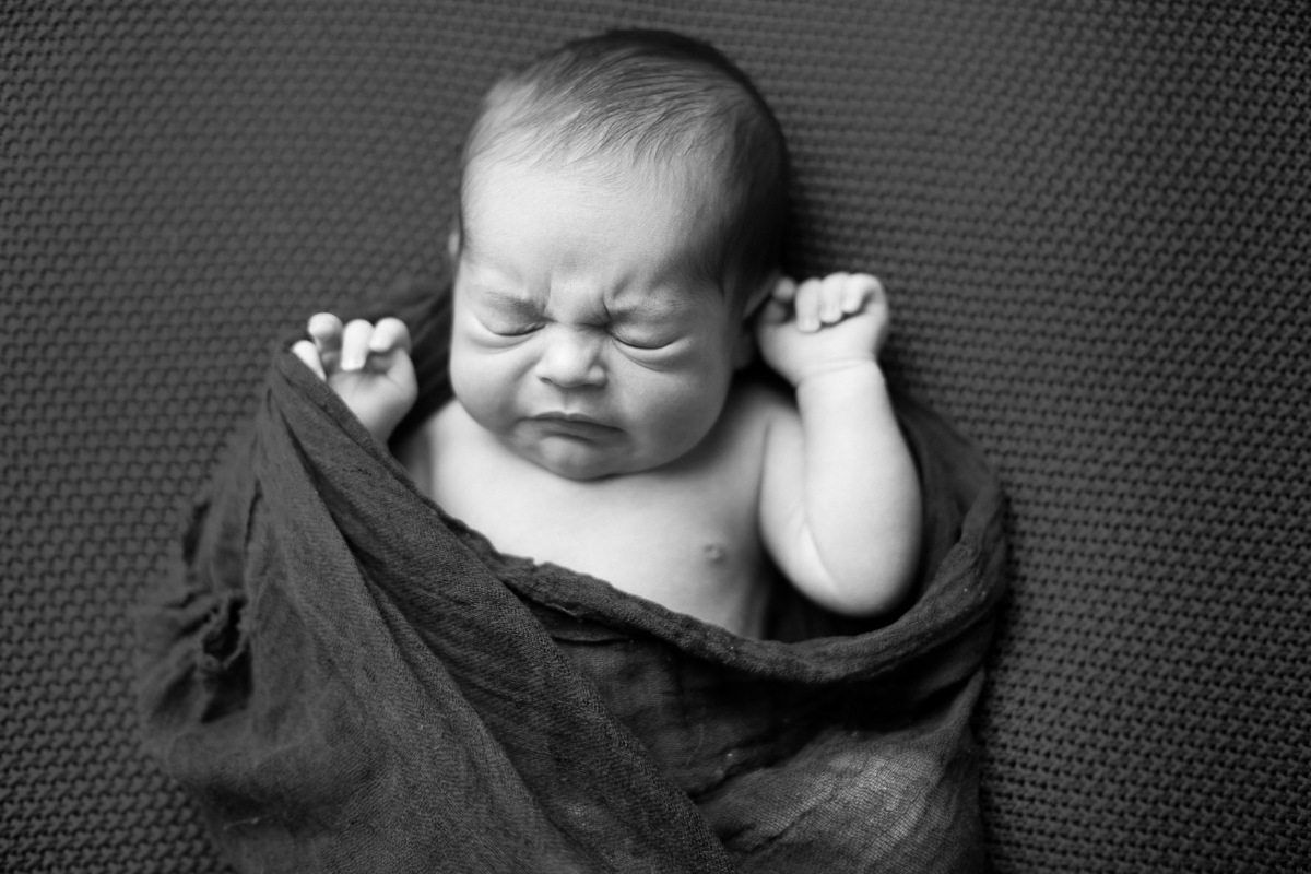 Ensaio Newborn Gustavo Sousa Fotografia em Maringá. Com cheirinho