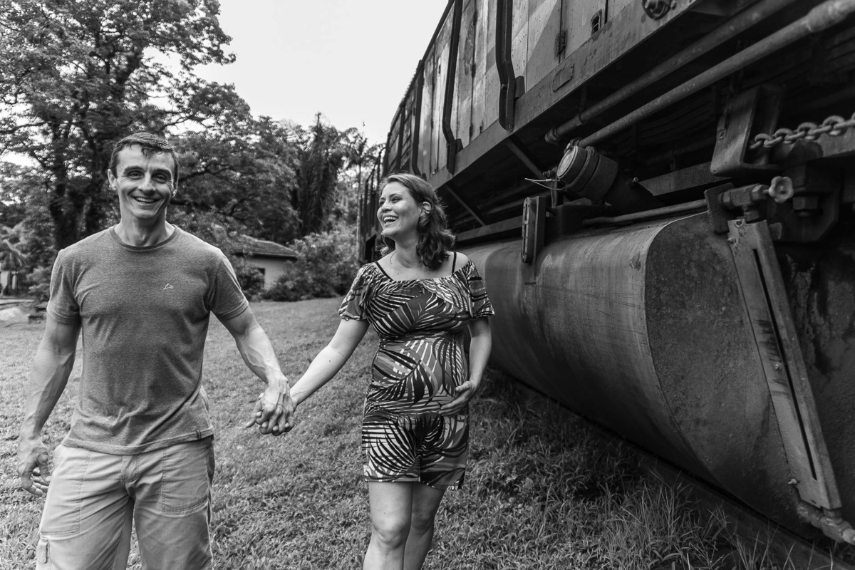 Gustavo Sousa Fotografia. Fotografa em Maringá PR ensaio e book gestante. Ar livre e externa no trem 