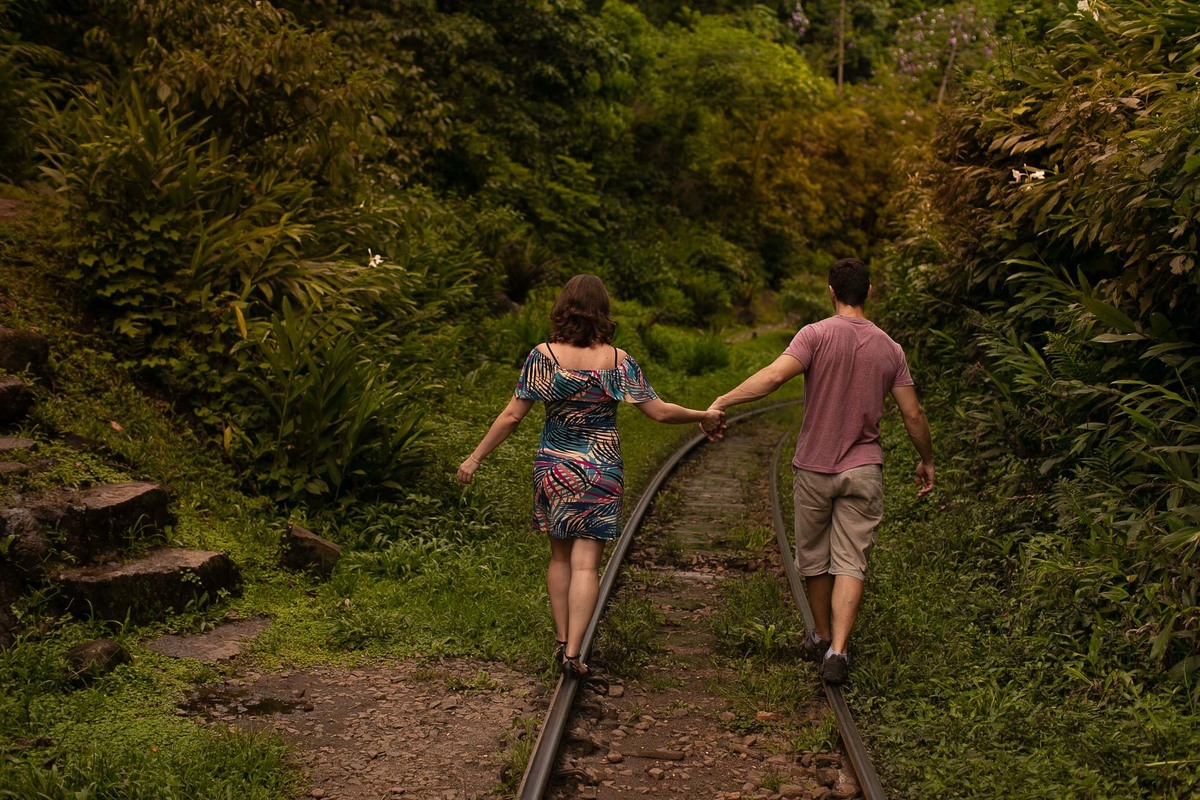 Gustavo Sousa Fotografia. Fotografa em Maringá PR ensaio e book gestante. Ar livre e externa  no trilho do trem