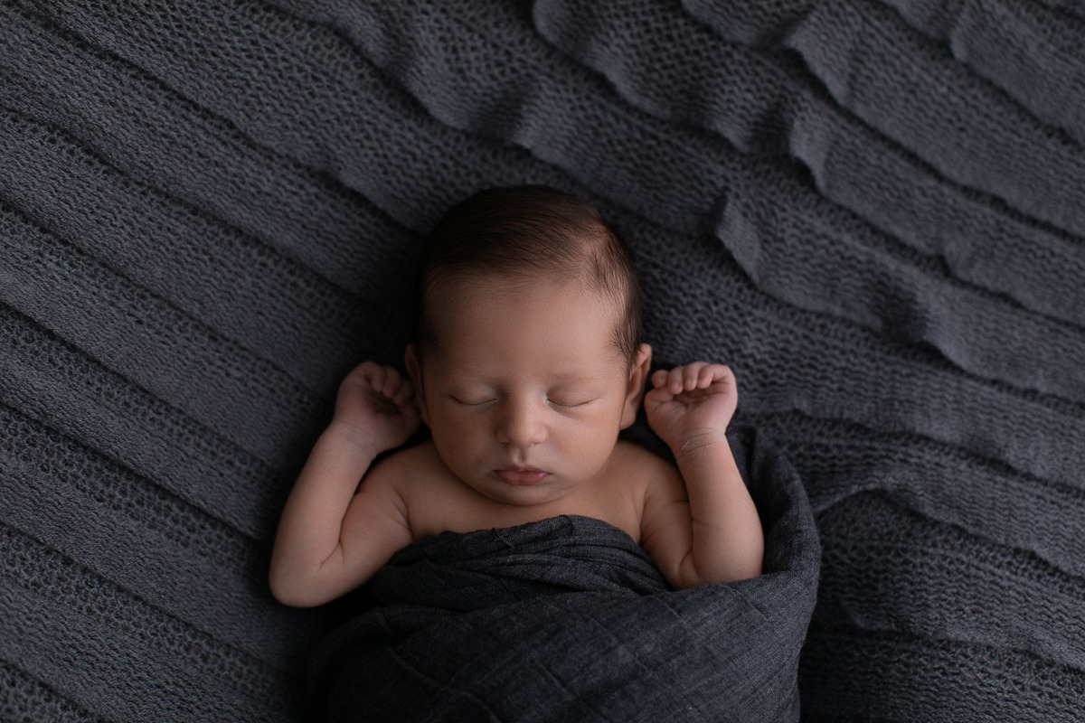 Gustavo Sousa fotógrafo atende em Maringá com suas fotografias de bebês, newborn e ensaios. 