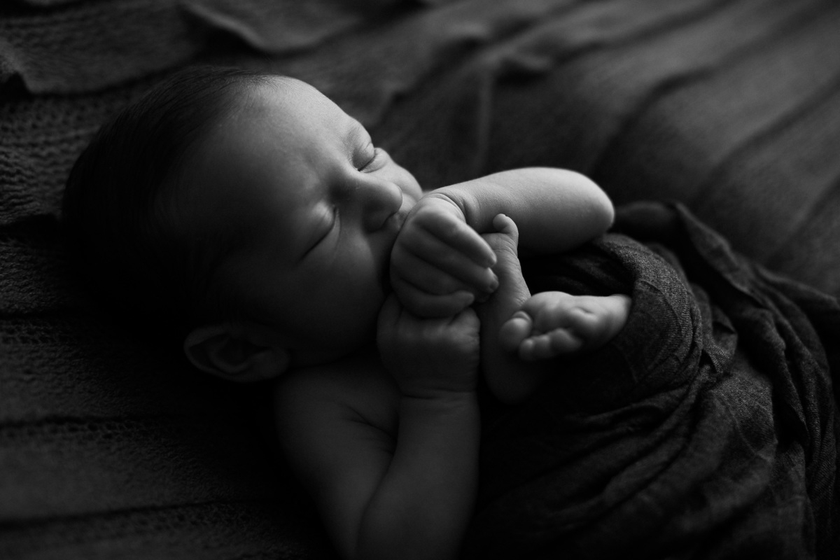 Gustavo Sousa fotógrafo atende em Maringá com suas fotografias de bebês, newborn e ensaios. 